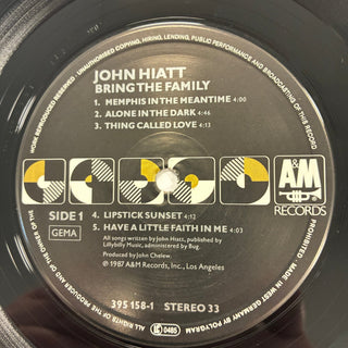 John Hiatt ‎– Bring The Family LP mit OIS (VG+) - schallplattenparadis