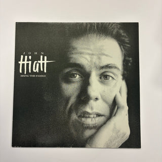 John Hiatt ‎– Bring The Family LP mit OIS (VG+) - schallplattenparadis