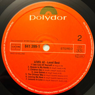 Level 42 – Level Best (A Collection Of Their Greatest Hits) LP mit OIS (NM) - schallplattenparadis