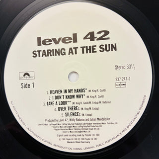 Level 42 – Staring At The Sun LP mit OIS (NM) - schallplattenparadis