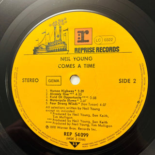 Neil Young ‎– Comes A Time LP (VG+) - schallplattenparadis