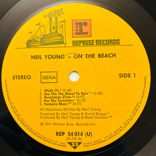 Neil Young – On The Beach LP (VG+) - schallplattenparadis