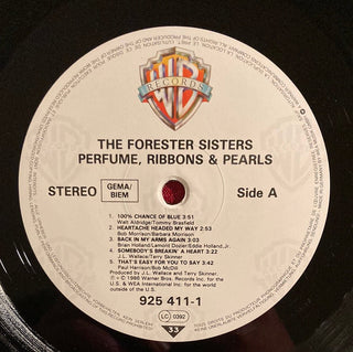 The Forester Sisters – Perfume, Ribbons & Pearls LP mit OIS (NM) - schallplattenparadis